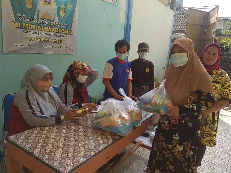 MIM 2 Campurejo Bagikan 250 Peket Sembako