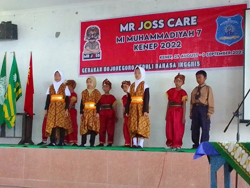 Serunya Pentas Seni Berbahasa Inggris Siswa MIM 7 Kenep