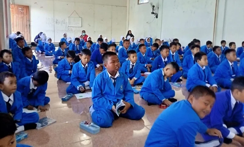 MIM 7 Kenep Gelar Pelatihan Bahasa Inggris bersama Mr Joss Care