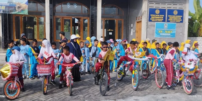 MIM Banteng Putih Meriahkan HUT RI dengan Konvoi Sepeda Hias