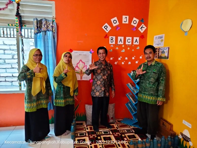 Saat Visitor AKMI dari Kota Solok ke Perpustakaan MI Mulia Cangaan