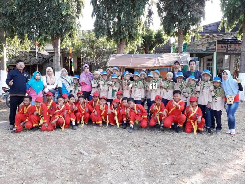 Siswa Madrasah Ini Ikut Gerak Jalan Agustusan Sambil Promosi Tapak Suci dan HW