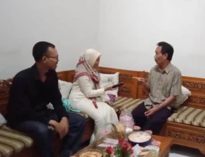 Membangun Sekolah Unggulan Bisa Menganut Iklan Parfum seperti Ini