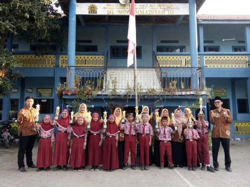 MIM 10 Rejosopinggir Sabet 11 Trofi Jadi Juara Umum Porseni