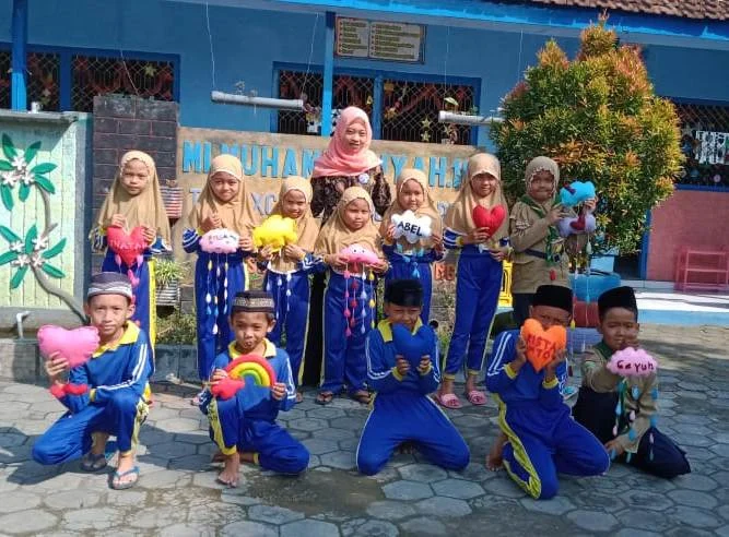 Pelajaran Prakarya, Inilah  Hasil  Kerajinan Flannel Murid-Murid Desa