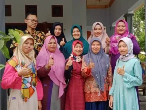 Begini Cara Guru Ini Mencari Ilmu sambil Unjung-Unjung