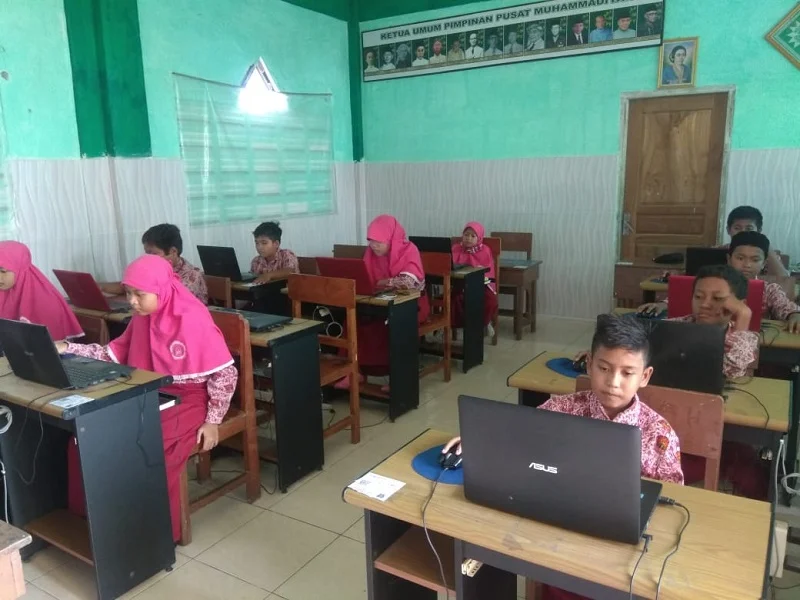 Siswa MIM 2 Campurejo Ikuti PAT dengan Gembira