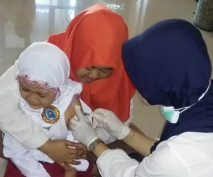 Murid Kelas 1 Dipuji karena Berani Imunisasi