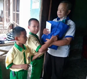 Pembelajaran Proyek, Siswa MIM 5 Jombang Berbagi pada Sesama