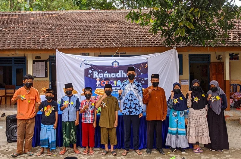 MIM 6 Nglegok Kuatkan Adab dan Kemandirian Santri