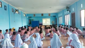 Bangkitkan Semangat Belajar, Siswa MIM 7 Kenep Nobar Laskar Pelangi