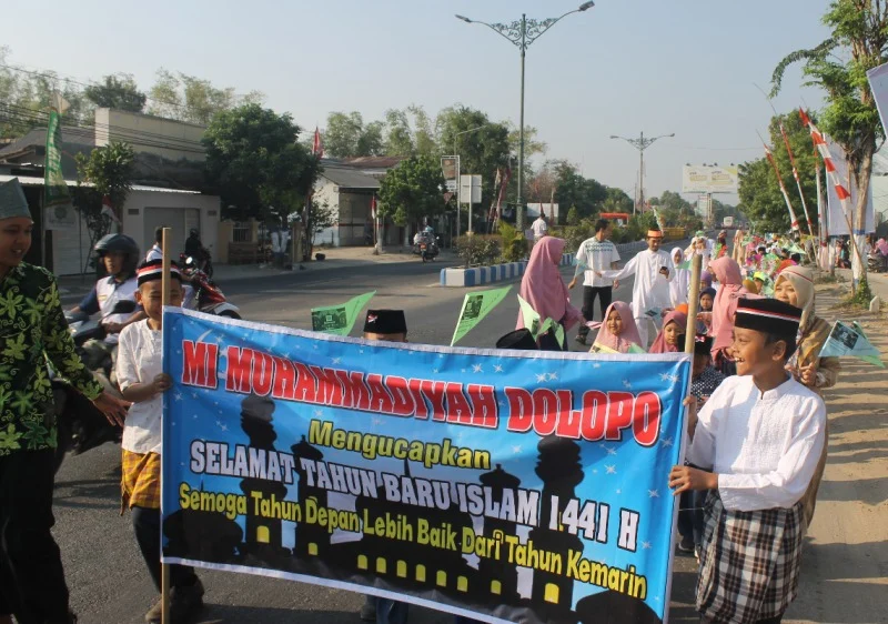 MIM Dolopo Gelar Pawai Sambut Tahun Baru Hijriyah