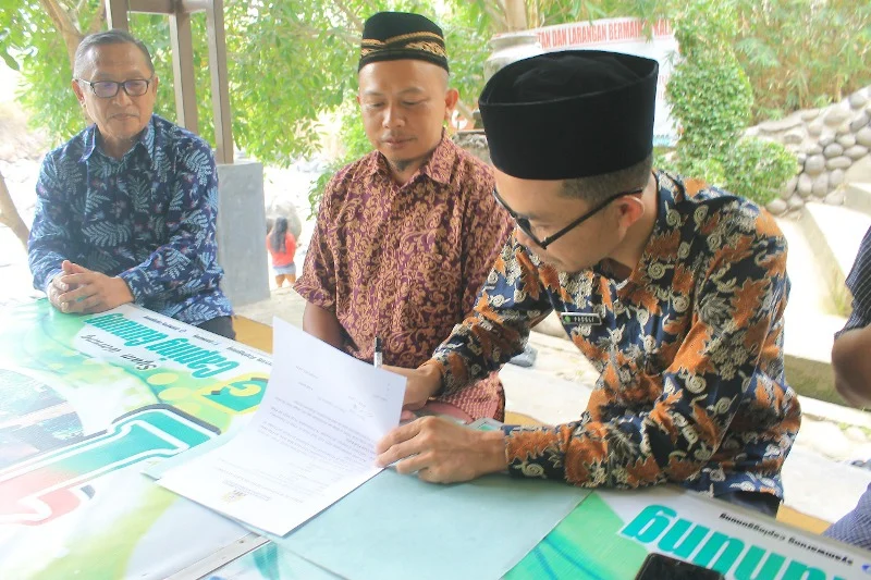 Supriyono Diangkat Jadi Kepala MIM Dolopo, Serah Terima Jabatan di Tempat Wisata