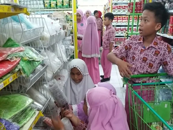 Praktik Fiqih Jual Beli, Toserba Ini Jadi Heboh Diserbu Pembeli