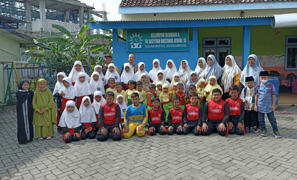 SD Mugeb Berbagi Sarapan Sehat bareng MIM Kramat