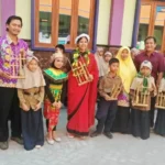 Guru Tamu dari India Datang Disambut Musik Angklung