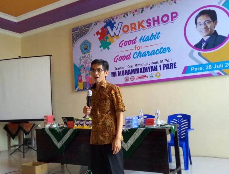 “Kepribadianmu Dapat Dibaca dari Cara Menata Sandal Sepatu”