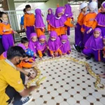 Pegang Ular, Pelajaran Keberanian Siswa Kelas 1 MIM Pare