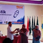 Praktik Menulis Berhadiah di MIM Pare