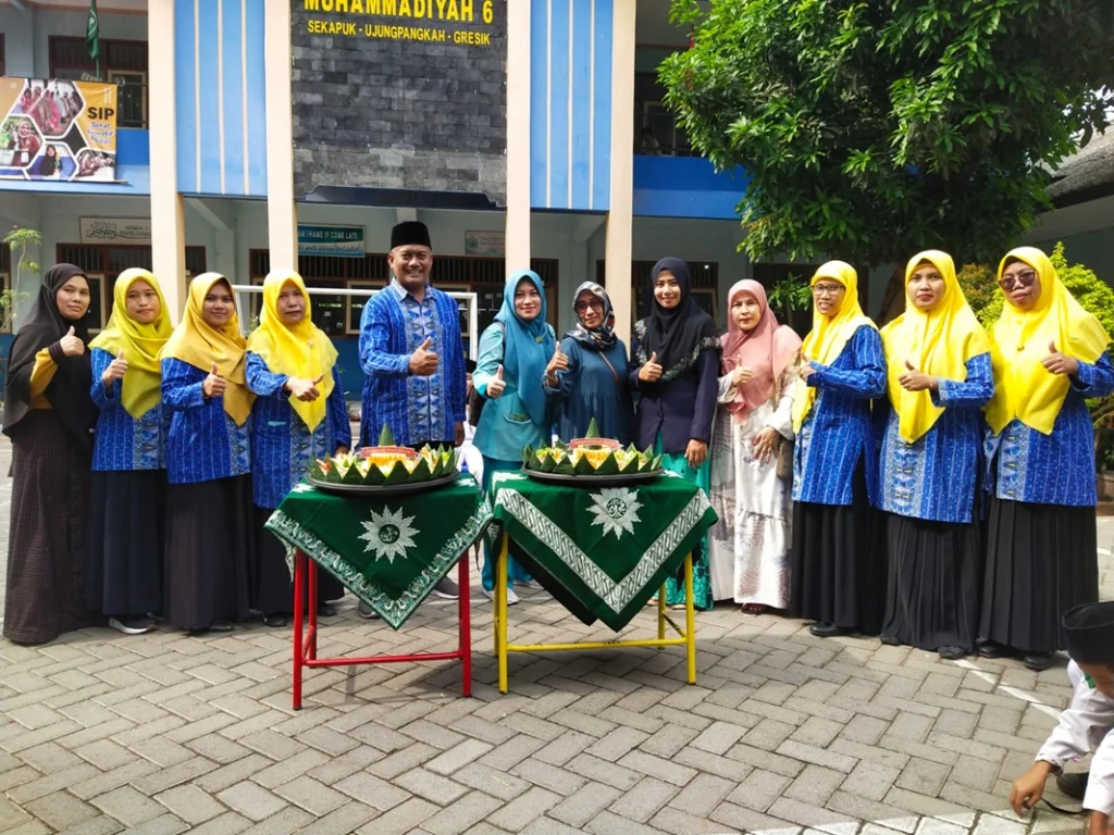 Guru Mimsix Mendapat Kejutan di Hari Spesial Ini