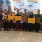 Bertabur Hadiah di Baitul Arqam Panti Asuhan