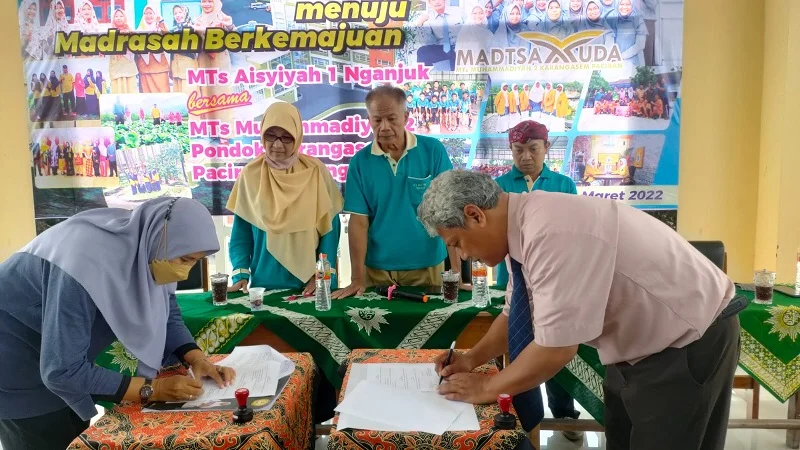 MTs Aisyiyah 1 Nganjuk Teken MoU dengan Ponpes Karangasem