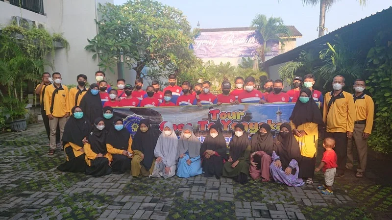 Siswa MTsM 10 Mojopetung Wisata ke Yogyakarta