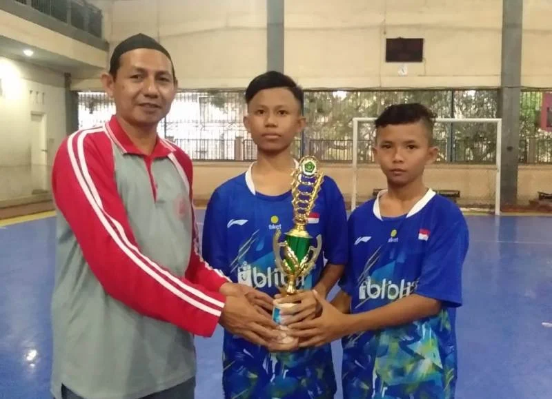 Pemain Ganda Badminton MTsM 06 Banyutengah Rebut Juara Porseni