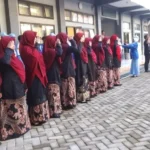 Guru SMA Muha Genteng Tanamkan Kedisiplinan Siswa lewat Keteladanan pada Upacara HGN 2025