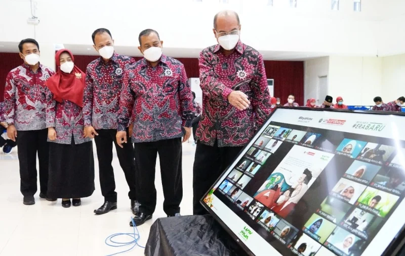 Surat Digital untuk Presiden dan Squid Game Sambut Mahasiswa Baru UMSurabaya