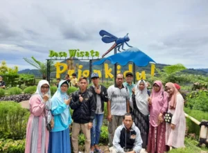 Madrasah Diniyah Gelar Refreshing Guru ke Pujon Kidul