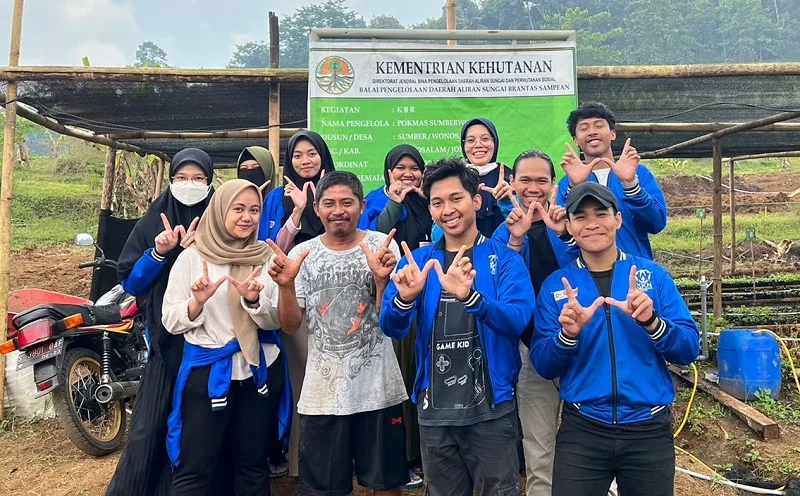 Mahasiswa UMSurabaya Kunjungi Koperasi Kopi Terbesar di Wonosalam