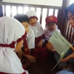 Mahasiswa UMM Ajarkan Siswa Cara Berlibur Produktif tanpa Gadget