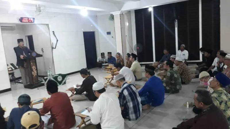 Islam Simbolis dan Substansialis, Begini Jalan Tengahnya
