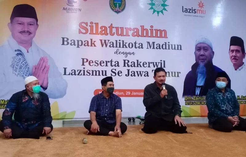 Diundang Wali Kota, Peserta Rakerwil Lazismu Lihat Merlion dan Kakbah di Madiun