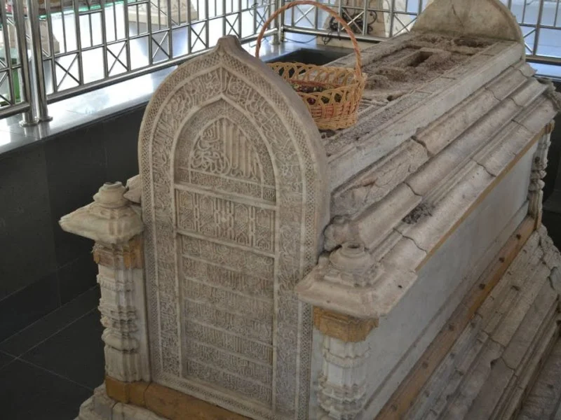 Kaligrafi Nisan Malik Ibrahim, Begini Isinya