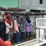 Napak Tilas Masjid Kidul hingga Makam Nyai Walidah, Anak-Anak IPM Jadi Merinding Dengarkan Cerita Ini