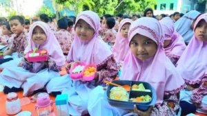 Hari Gizi Nasional, Siswa Makan Bersama di Sekolah