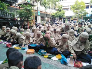 Sarapan Bersama, Ternyata Ada Siswa yang Lupa Bawa Bekal