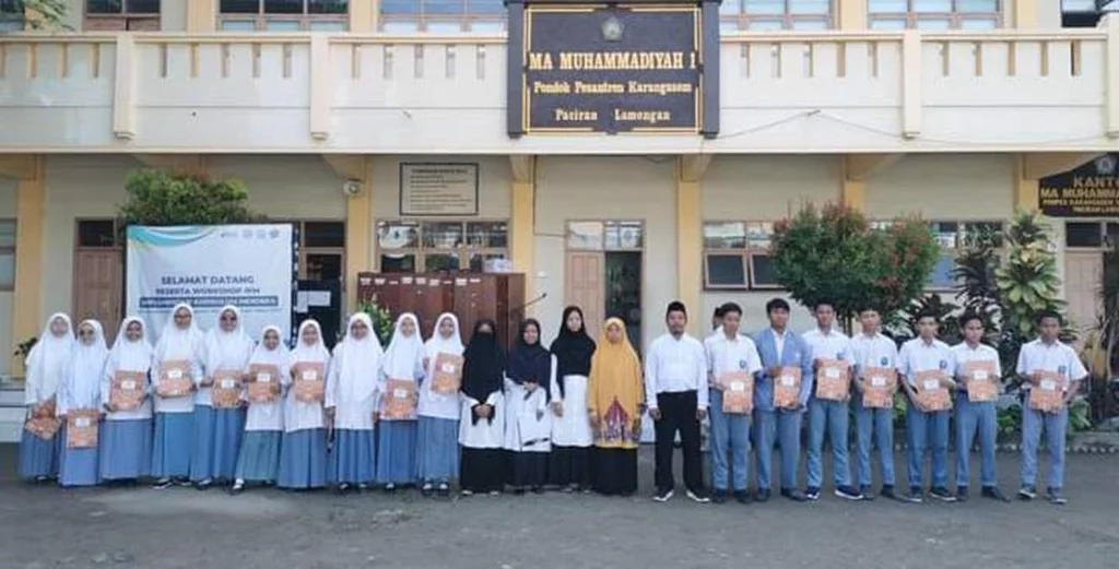 Mamsaka Beri Voucher Pendidikan 57 Siswa Berprestasi