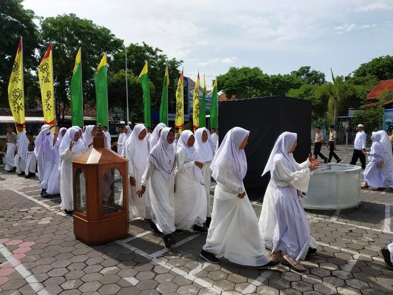Di Bawah Terik Panas, Manasik Haji Ini Mirip di Tanah Suci
