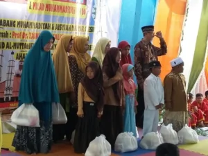 Tema Taawun untuk Negeri Itu Mengajarkan Kita Merasa Bahagia dengan Memberi