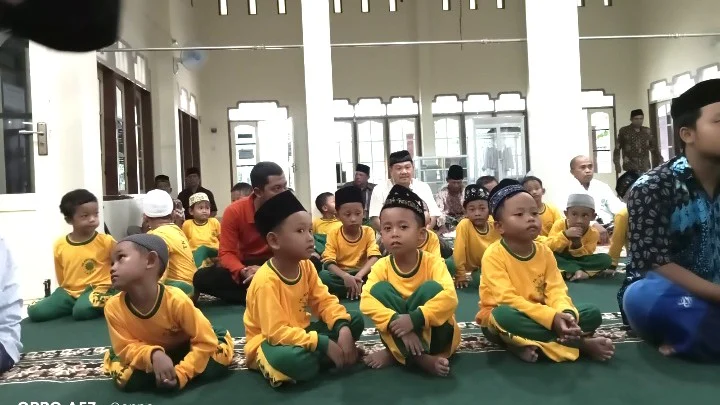 Shalat Jumat Masjid Al-Falah Jalen Diramaikan Jamaah TK Aisyiyah