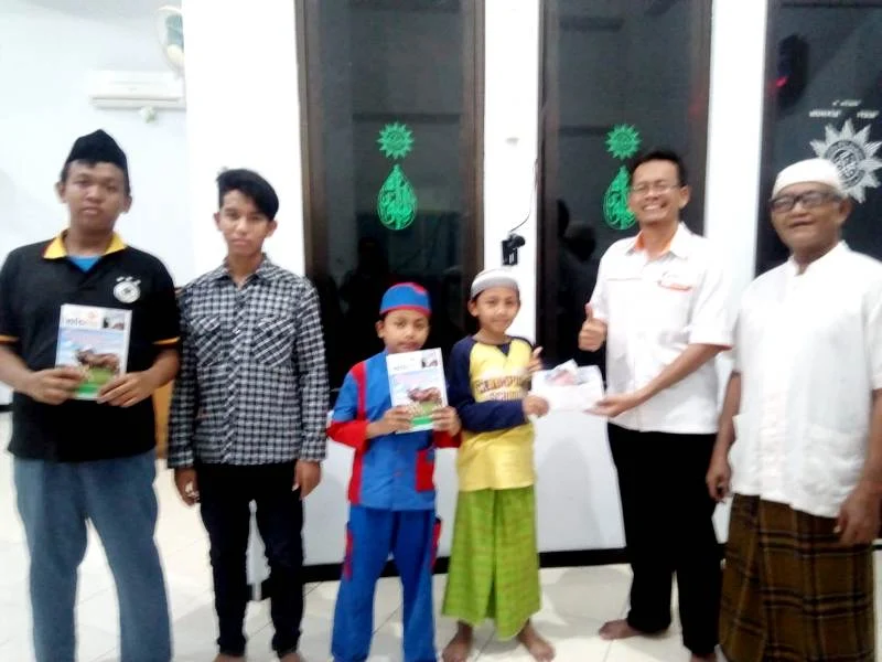 Jamaah Masjid Serahkan Infak Jumat untuk Korban Gempa Lewat Lazismu