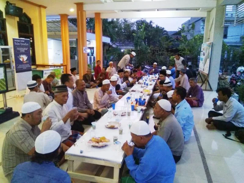 Masjid Ini Mulai Buka hingga Sahur Dipenuhi Jamaah