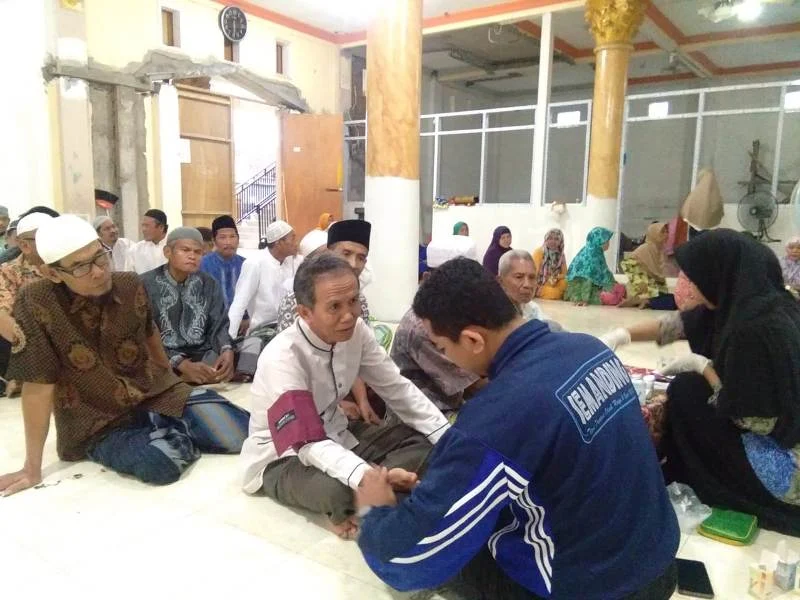 Setelah Minum Susu dan Sarapan Soto, Jamaah Masjid Langsung Periksa Kesehatan