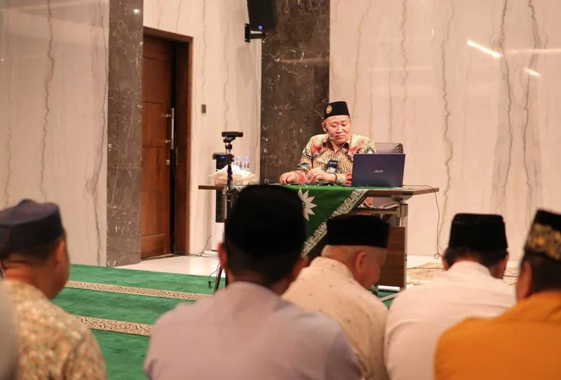 Masjid Faqih Oesman Sediakan Takjil dan Sahur Bersama