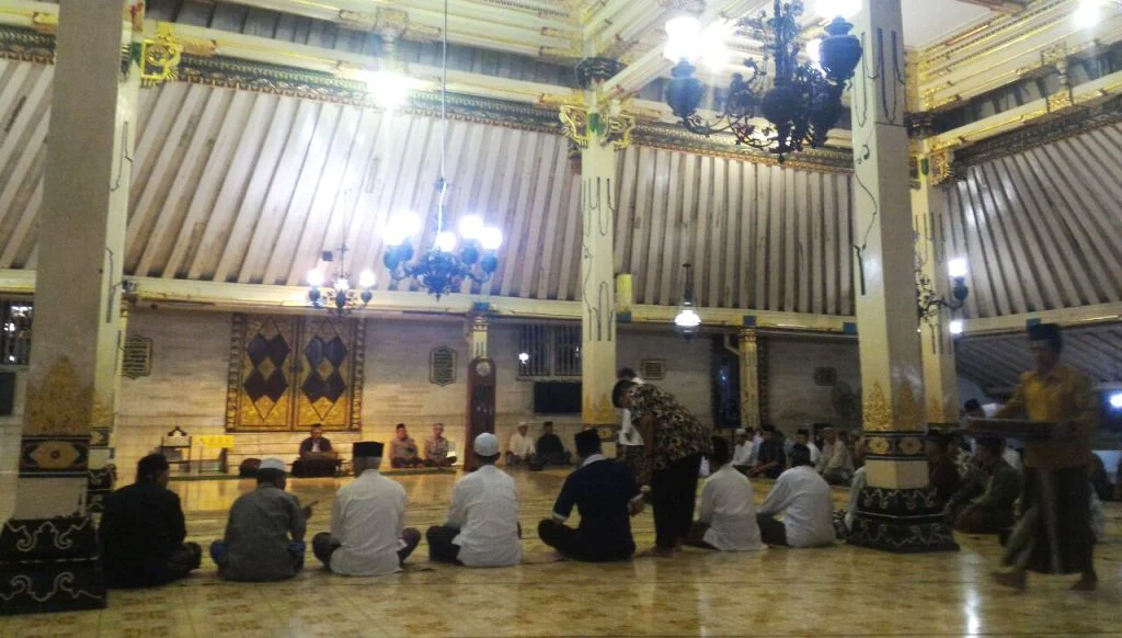 Ngaji Qashar pada Kajian Subuh Sabtu di Masjid Gedhe Kauman, Liputan PWMU.CO dari Yogyakarta