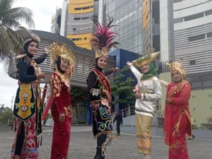 Gerak Jalan Budaya SMK Mutu bak Miniatur Indonesia