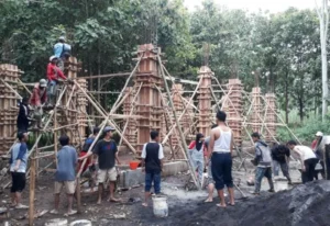 Kejar Tahun Ajaran Baru, Guru Ikut Kerja Bakti Ngecor Kampus